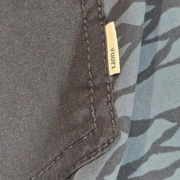 Vuori Shorts Mens Blue Black XXL Lined Athletic Gym Training Performance Workout - Picture 6 of 9